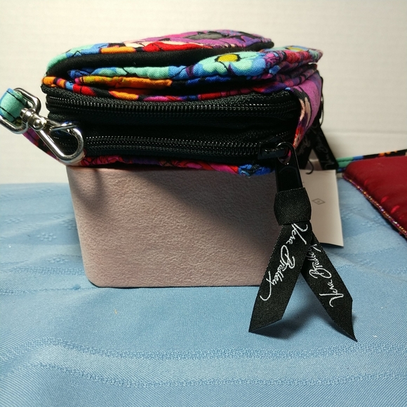 SOLD ❤🆕💖Vera Bradley All In One Crossbody For iphone 6+ Floral Fiesta - Picture 8 of 14